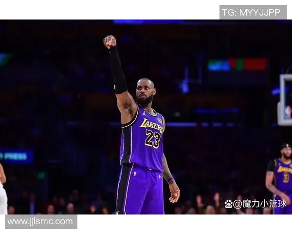 湖人对火箭比赛中篮板争夺战的精彩瞬间与数据分析