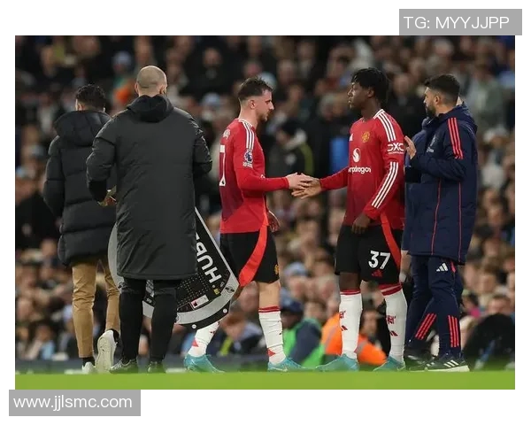 曼城与曼联激战延期引发球迷热议赛事安排何时重启 曼城与曼联激战延期引发球迷热议赛事安排何时重启